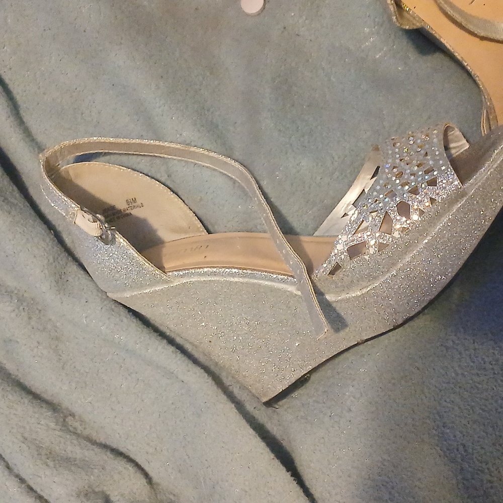 High heals - Picture 2 of 3